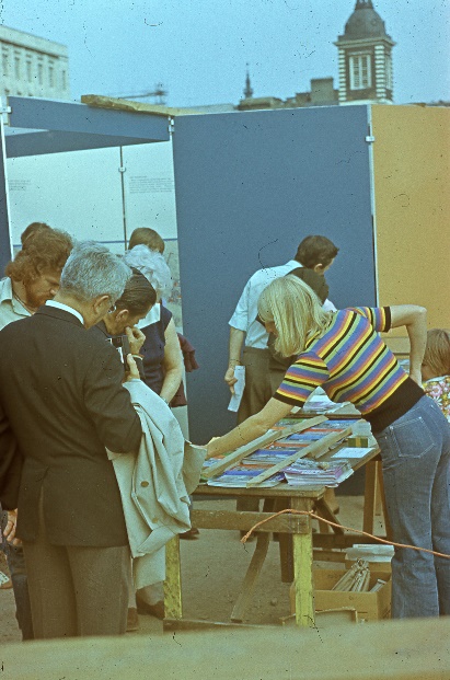 Ah14_Baynards_Castle_5_1972_selling_LA